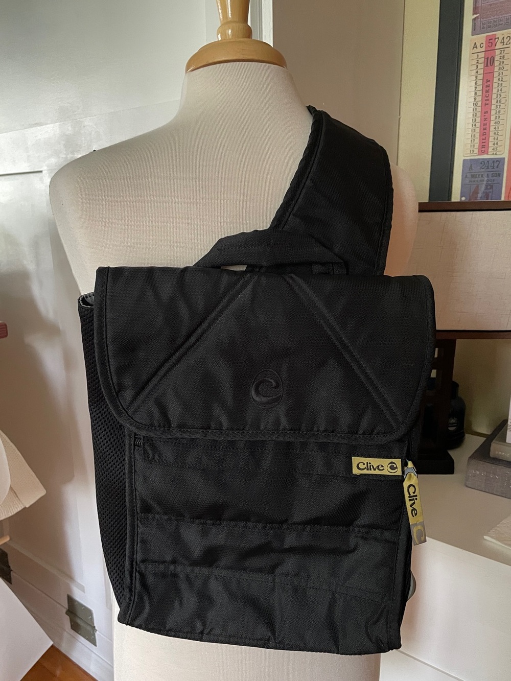 CLIVE // Small Sling Bag - Compact Crossbody backpack black